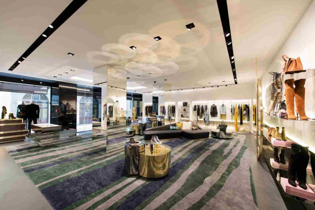 Il negozio Roberto Cavalli offre ai clienti un’esperienza d’acquisto coerente con il brand