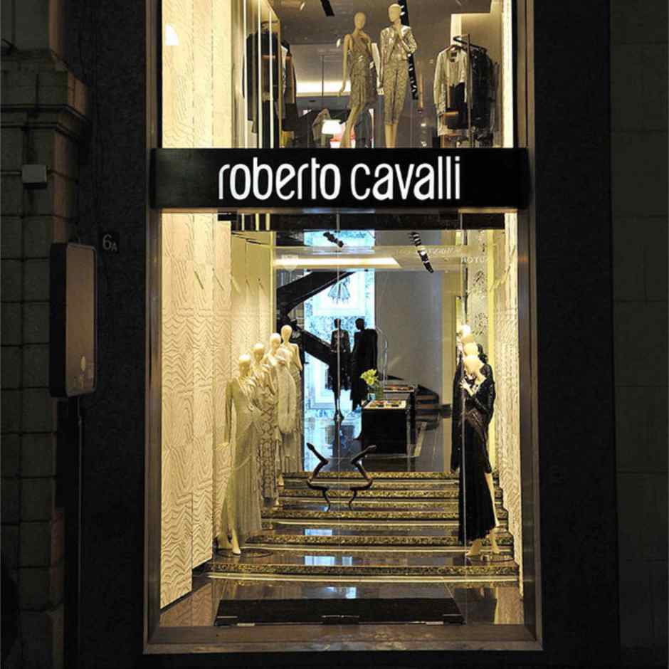 Negozi Roberto Cavalli: arredi contract su misura per negozi esclusivi