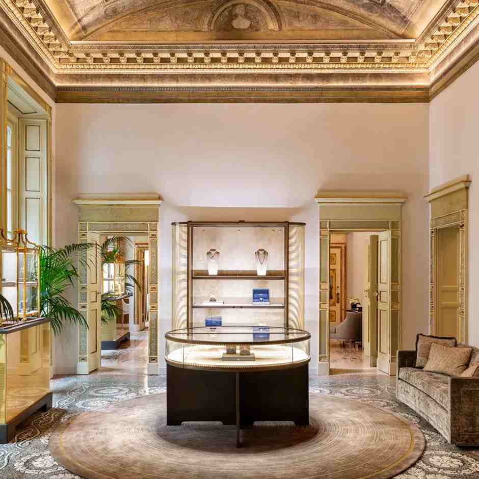 Jewellery display cases for Buccellati: a shopping experience consistent with the brand