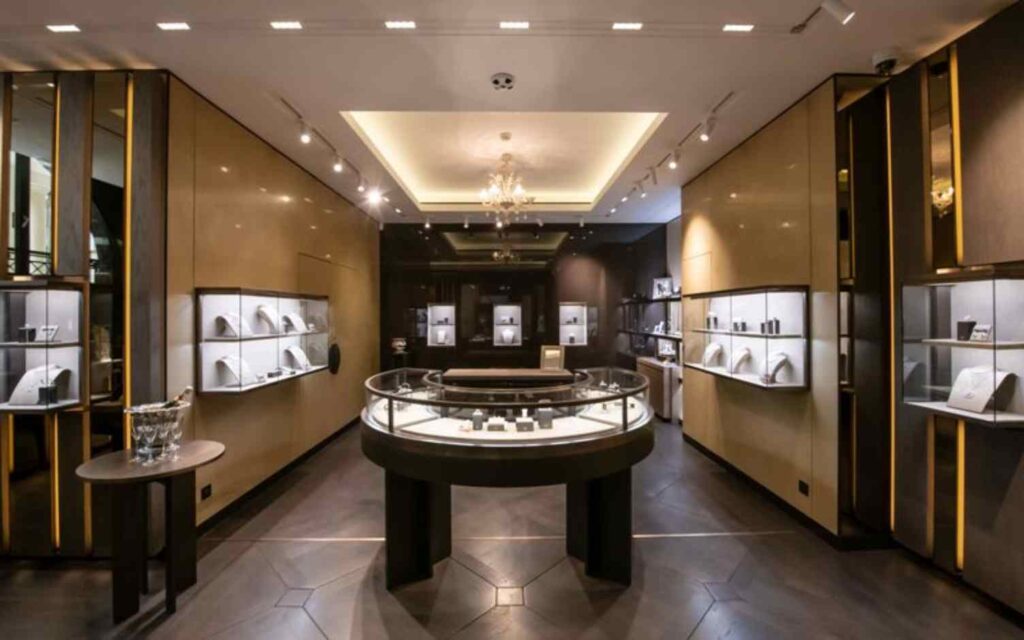 Jewellery display cases: high-end furnishings for jewellery stores in Buccellati stores
