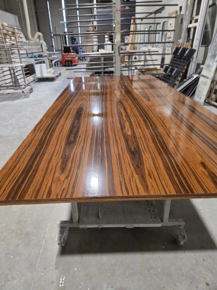 Verniciatura mobili legno