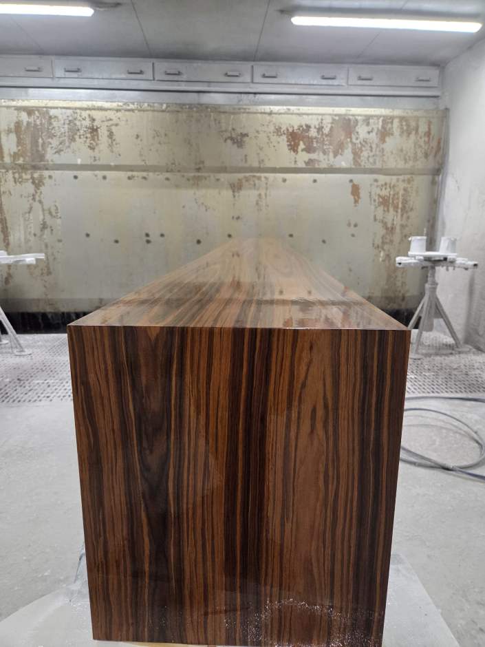 Verniciatura mobili legno